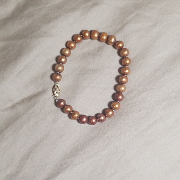 Jewelry - Pearl bracelet